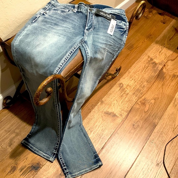 True Luck Other - True Luck Jeans Straight Classic Stretch, Comfort Engineered, Movement Enhanced!